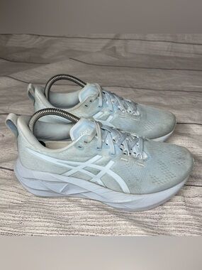 ASICS Women’s 7.5 Novablast 5 Lite Show Blue Athletic Shoes